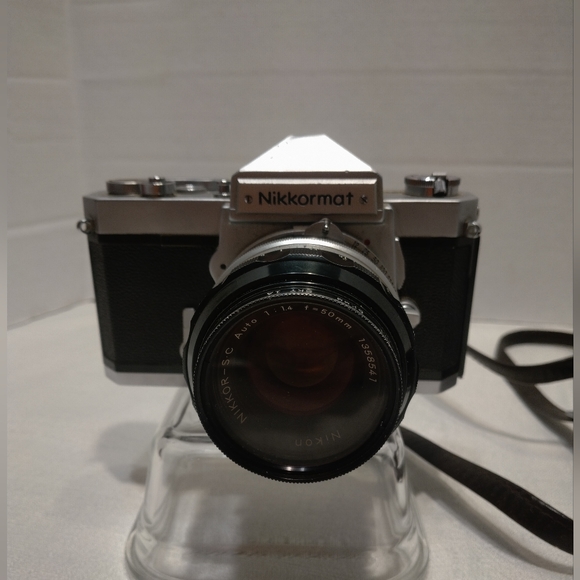 Nikon ,NIKKORMAT VINTAGE CAMERA - Picture 9 of 10